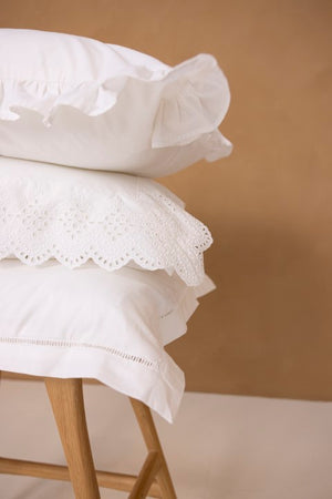 Kussensloop Livello Luna White combi met ruche en ajour