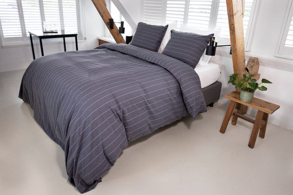 Dekbedovertrek Livello Pinstripe Antraciet sfeer