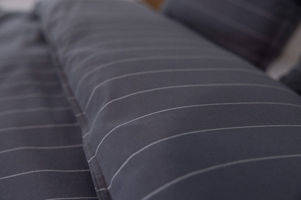 Dekbedovertrek Livello Pinstripe Antraciet detail